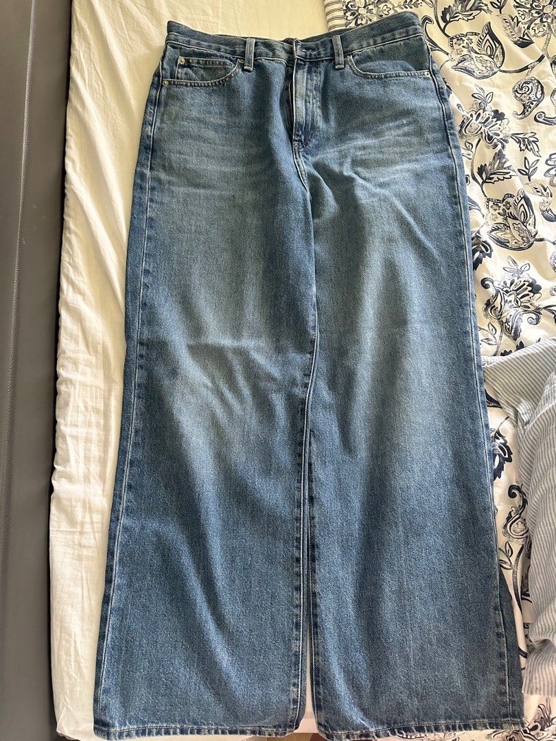Straight cut Uniqlo Jeans (Category: Jeans) located in Pasig City. Submitted by DeclutterMommaKim (Listing ID 1315906837, Image 3). Description: once used medium to large.