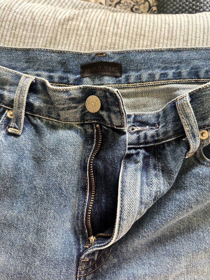 Straight cut Uniqlo Jeans (Category: Jeans) located in Pasig City. Submitted by DeclutterMommaKim (Listing ID 1315906837, Image 2). Description: once used medium to large.