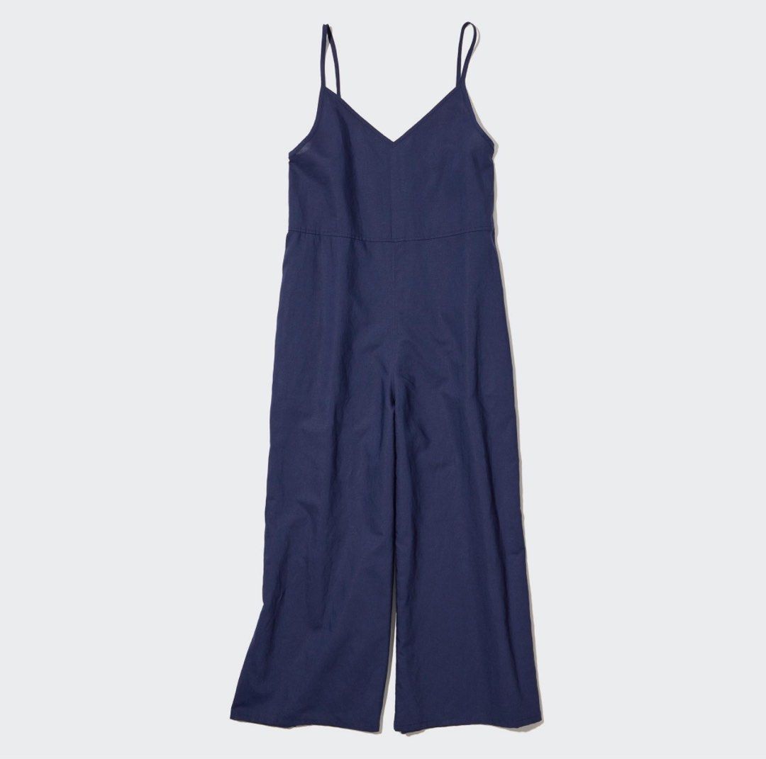 Uniqlo linen jumpsuit (Category: Jumpsuits) located in Quezon City. Submitted by crizellgarcia (Listing ID 1315997457, Image 1). Description: Navy blue, medium on tag.