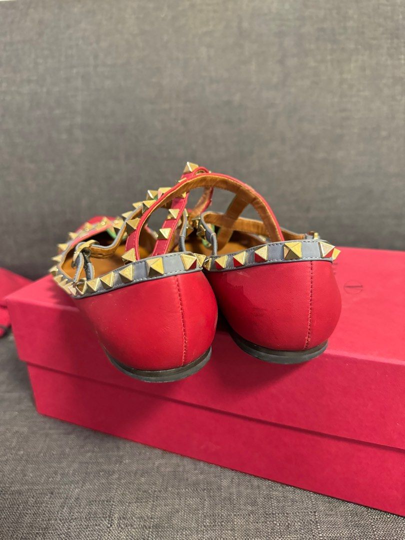 Valentino Flat (Category: Flats & Sandals) located in Valenzuela. Submitted by targetph (Listing ID 1315983198, Image 3). Description: Valentino Rockstud Ballet Flat 100% authentic, money back if proven fake With box and dustbag Store bought for 45k Used but not abused (outsole looks dirty kasi di ko nalagyan ng film) but you can see the insides are clean and super minor scratches only :) Location: Valenzuela or QC.