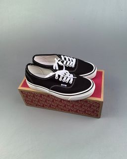 (Category: ) located in . Submitted by khai.uasneakers (Listing ID 1315976939, Image 1). Description: .