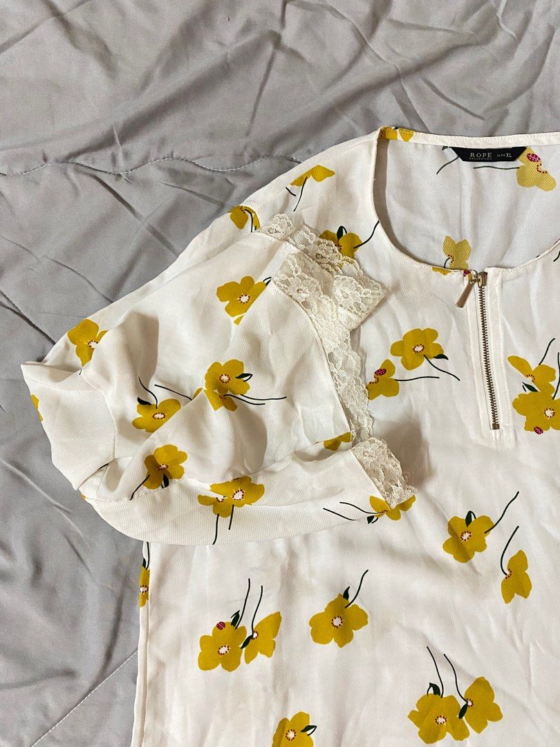 White blouse with yellow flowers new arrivals