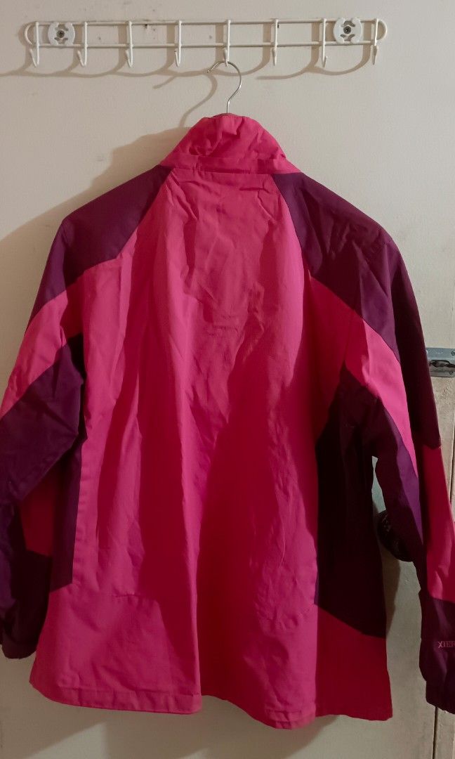 WINDBREAKER PINK (Category: Coats, Jackets and Outerwear) located in Makati City. Submitted by whoispaimon (Listing ID 1315991226, Image 2). Description: Makapal na windbreaker for rainy szn No flaw All zips are working Large for men Xtra large for women Payment first/No COD MOP: Gcash or Maya MOD: J&T.