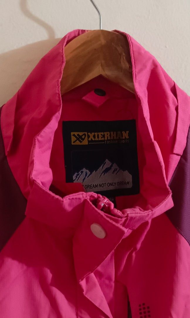 WINDBREAKER PINK (Category: Coats, Jackets and Outerwear) located in Makati City. Submitted by whoispaimon (Listing ID 1315991226, Image 3). Description: Makapal na windbreaker for rainy szn No flaw All zips are working Large for men Xtra large for women Payment first/No COD MOP: Gcash or Maya MOD: J&T.
