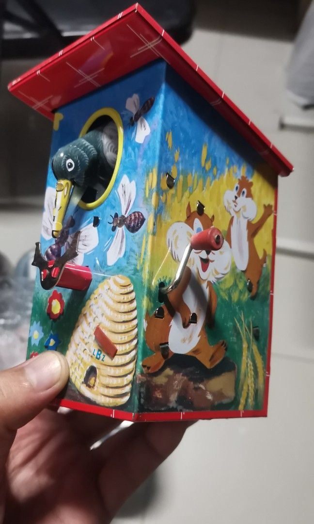 Windup Tin Toy Coin Bank (Category: Vintage Collectibles) located in Silang. Submitted by wrong2913 (Listing ID 1315947590, Image 2). Description: For sale As Is / WysWyg Tin toy coin bank - 1K FREESHIPPING VIA JRS -missing rubber band (dun iniipit yung coin na tutukain ng ibon. Nag deteriorate na sa subrang tagal naka stock :D palitan nyo na lng po! Meetup @ GMA CAVITE JOLLIBEE ALONG GOVERNOR'S HIGHWAY.