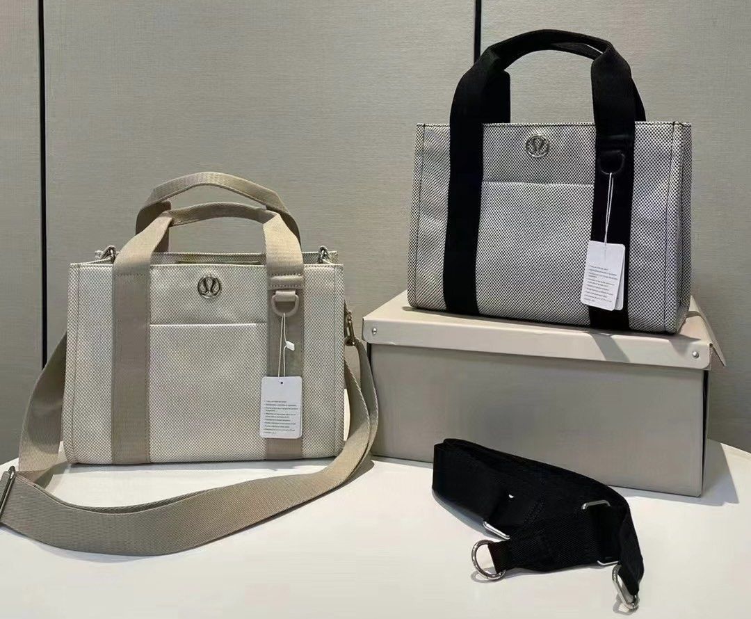 Lululemon Two Tone Canvas Tote Bag Mini 4.5L, Women's Fashion, Bags &  Wallets, Shoulder Bags on Carousell
