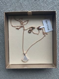 (Category: ) located in . Submitted by shopaholic-anonymous (Listing ID 170355611, Image 1). Description: .