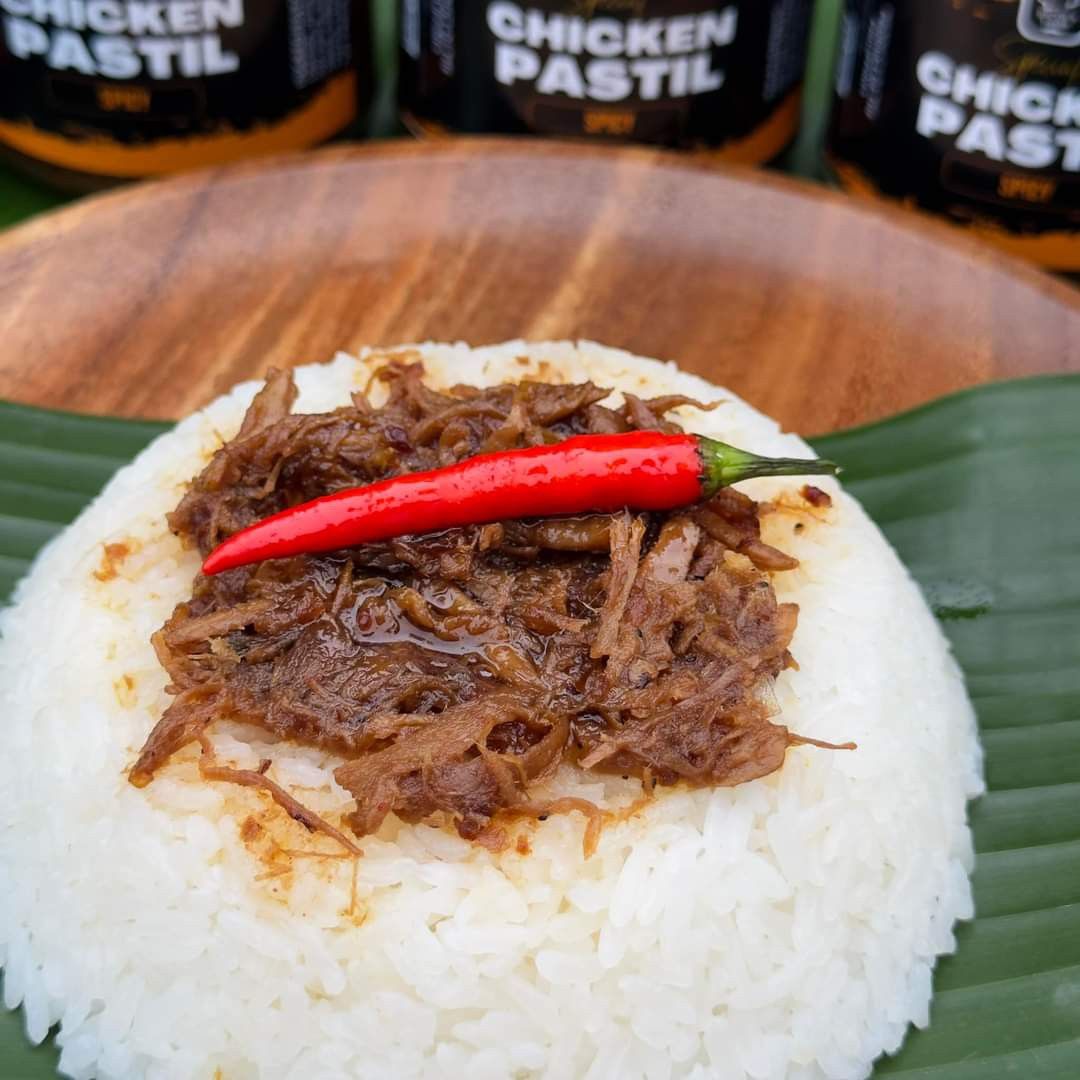 Chicken Pastil (Category: Local Eats) located in Makati City. Submitted by queenpreneur.ph (Listing ID 1316112427, Image 3). Description: WE are offering 𝙝𝙞𝙜𝙝𝙡𝙮 𝙘𝙤𝙣𝙨𝙪𝙢𝙖𝙗𝙡𝙚 𝙥𝙧𝙚𝙢𝙞𝙪𝙢 𝙦𝙪𝙖𝙡𝙞𝙩𝙮 products: 🐔𝗖𝗛𝗜𝗖𝗞𝗘𝗡 𝗣𝗔𝗦𝗧𝗜𝗟 👉🏻Original 👉🏻Spicy (BEST SELLER) ⏳6 Months shelf life 💰Available for CASH ON DELIVERY ⚖️ Net Wt. 265gms PM for Orders!.