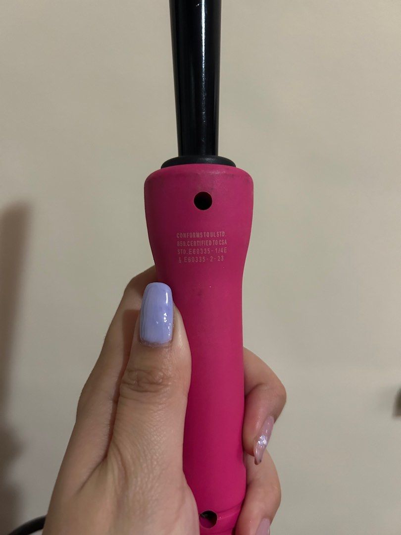 Curling iron (Category: Hair) located in San Pedro. Submitted by whatshesellsbytheseashore (Listing ID 1316103519, Image 3). Description: Padala from us, twice lang nagamit kasi nagpa short hair ako .