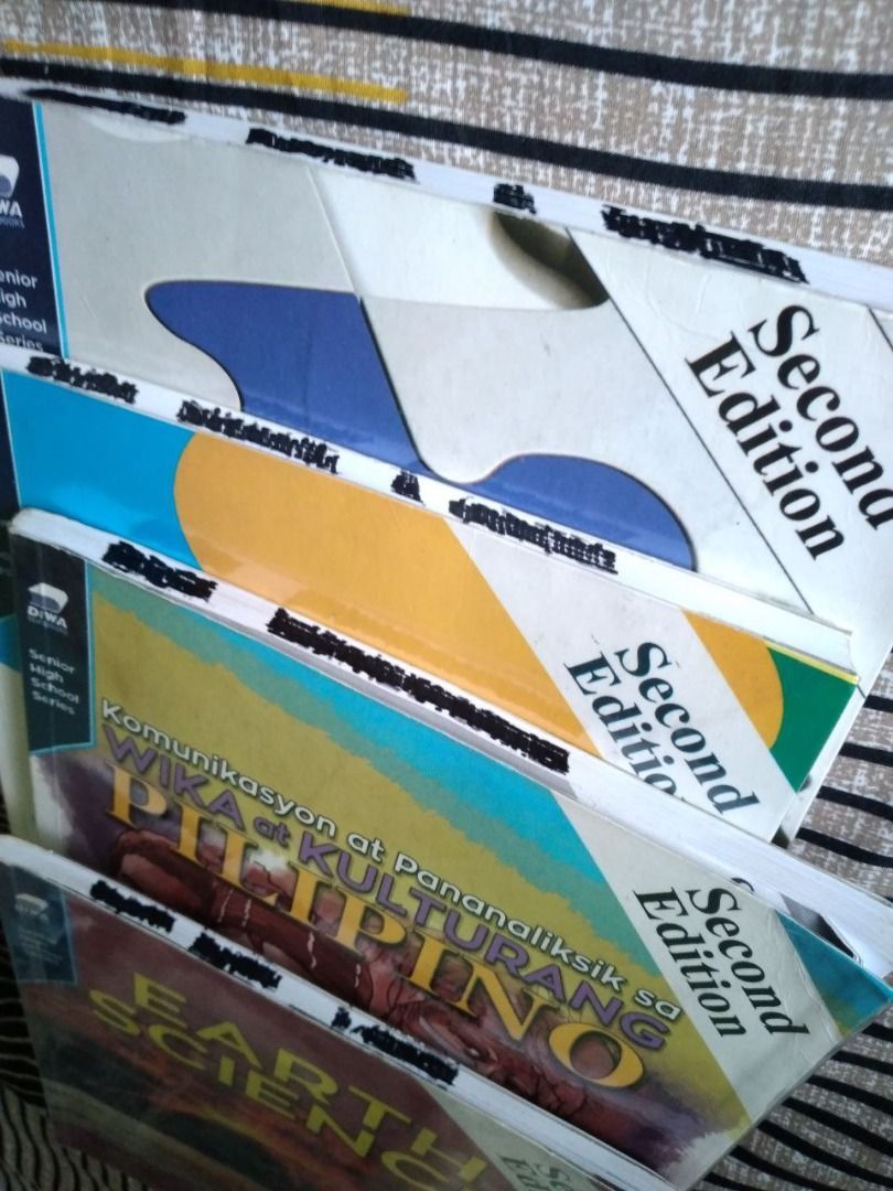 Diwa Grade 11 SHS Earth Science (Category: Textbooks) located in Las Pinas. Submitted by liansc (Listing ID 1316124734, Image 2). Description: Diwa Grade 11 SHS Earth Science 2nd Ed Notes: - Highlights on a few pages - Top part marked with black marker (see 2nd photo) MOP: Gcash, BPI, Unionbank MOD: J&T, LBC, SDD (SF c/o buyer) Can also meetup in Pque/Las Pinas area.