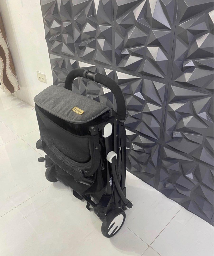 Expensive Luxurious Stroller: SQUIZZ LOOPING | Travel Friendly System | Luggage Type | Portable (Category: Strollers) located in Manila. Submitted by queen_k (Listing ID 1316242485, Image 3). Description: Expensive Luxurious Stroller: SQUIZZ LOOPING | Travel Friendly System | Luggage Type | Portable.