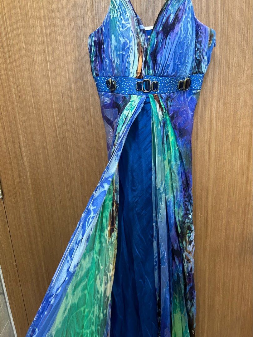 Great steal! Alberto Makali Silk formal long evening dress size 6, Women's  Fashion, Dresses & Sets, Evening dresses & gowns on Carousell