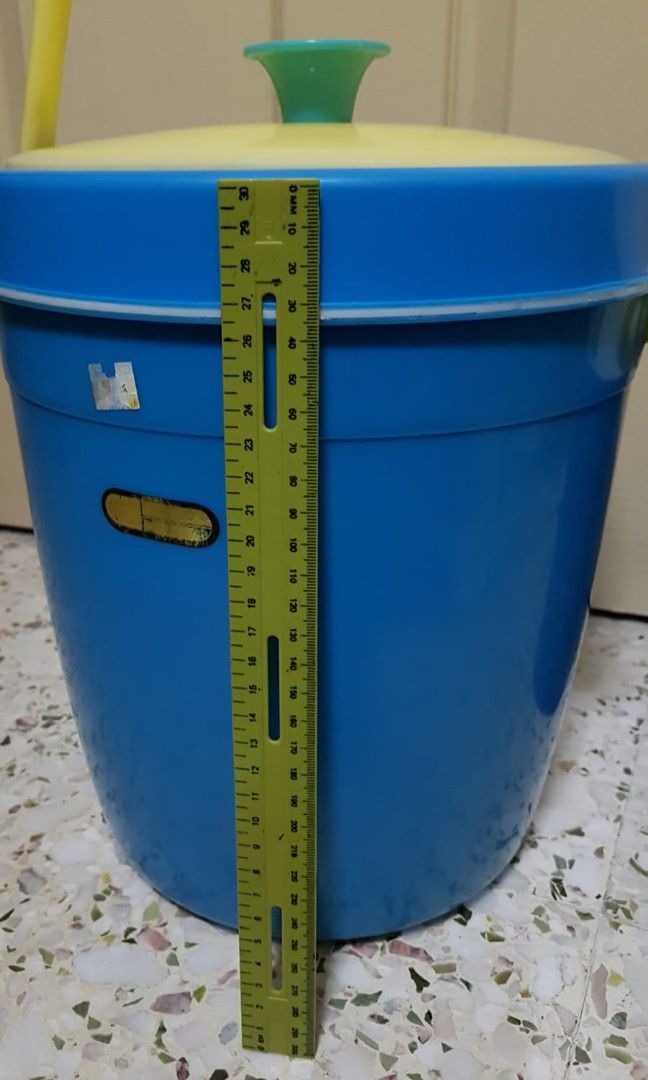 ICE BUCKET,LARGE WATER BOTTLE, Furniture & Home Living, Kitchenware