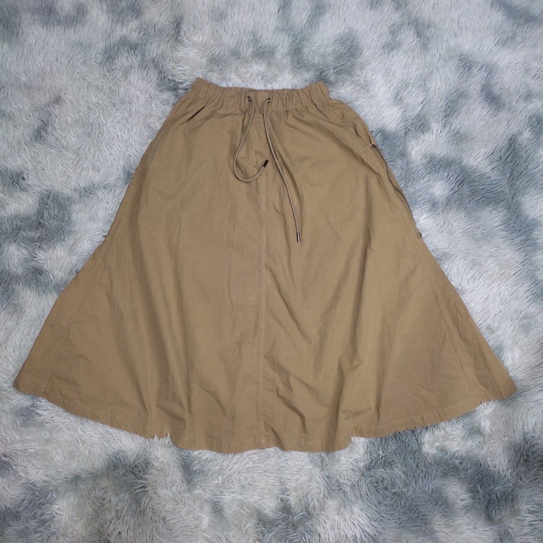 Initial brown side zip skirt (Category: Skirts) located in Malasiqui. Submitted by millsthrift.ph (Listing ID 1316151075, Image 2). Description: Japanese brand Initial brown side zip skirt ( Measurement ) Waist : 26 to 40 Length : 31 Good as new.