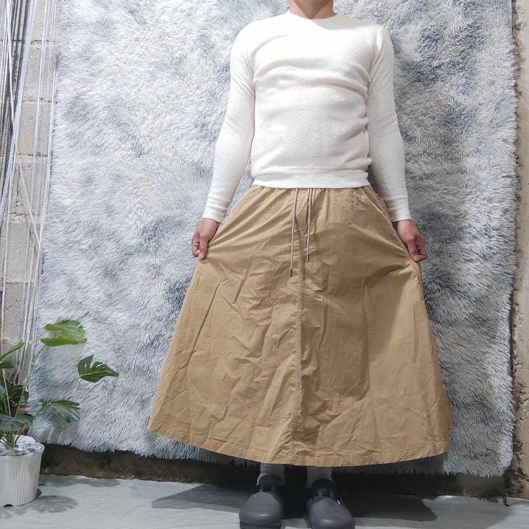 Initial brown side zip skirt (Category: Skirts) located in Malasiqui. Submitted by millsthrift.ph (Listing ID 1316151075, Image 1). Description: Japanese brand Initial brown side zip skirt ( Measurement ) Waist : 26 to 40 Length : 31 Good as new.