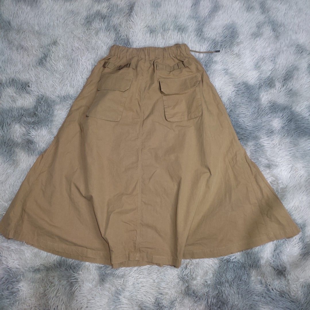 Initial brown side zip skirt (Category: Skirts) located in Malasiqui. Submitted by millsthrift.ph (Listing ID 1316151075, Image 3). Description: Japanese brand Initial brown side zip skirt ( Measurement ) Waist : 26 to 40 Length : 31 Good as new.
