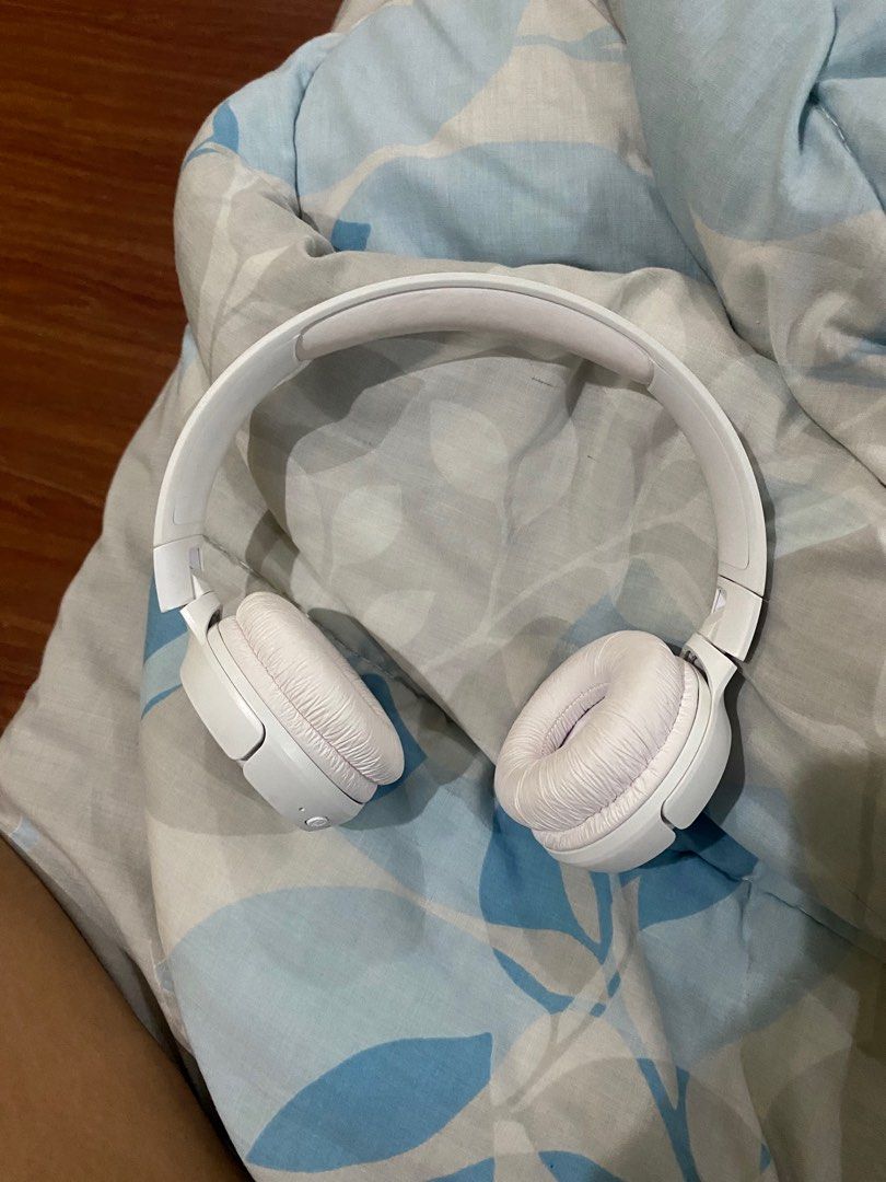 JBL Tune 510BT Wireless on-ear Headphones (Category: Headphones & Headsets) located in Manila. Submitted by devillapatel (Listing ID 1316113921, Image 3). Description: RFS: Decluttering! Theres some discoloration on the headphones itself, but everything is in working order! MOP: BPI, GCASH MOD: Lalamove (shipping shouldered by buyer).