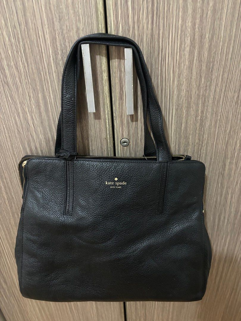 Kate spade brand new black bag (Category: Shoulder Bags) located in Pasig City. Submitted by charis_g (Listing ID 1316158510, Image 1). Description: Kate spade bag brand new never been used just stored in the cabinet..
