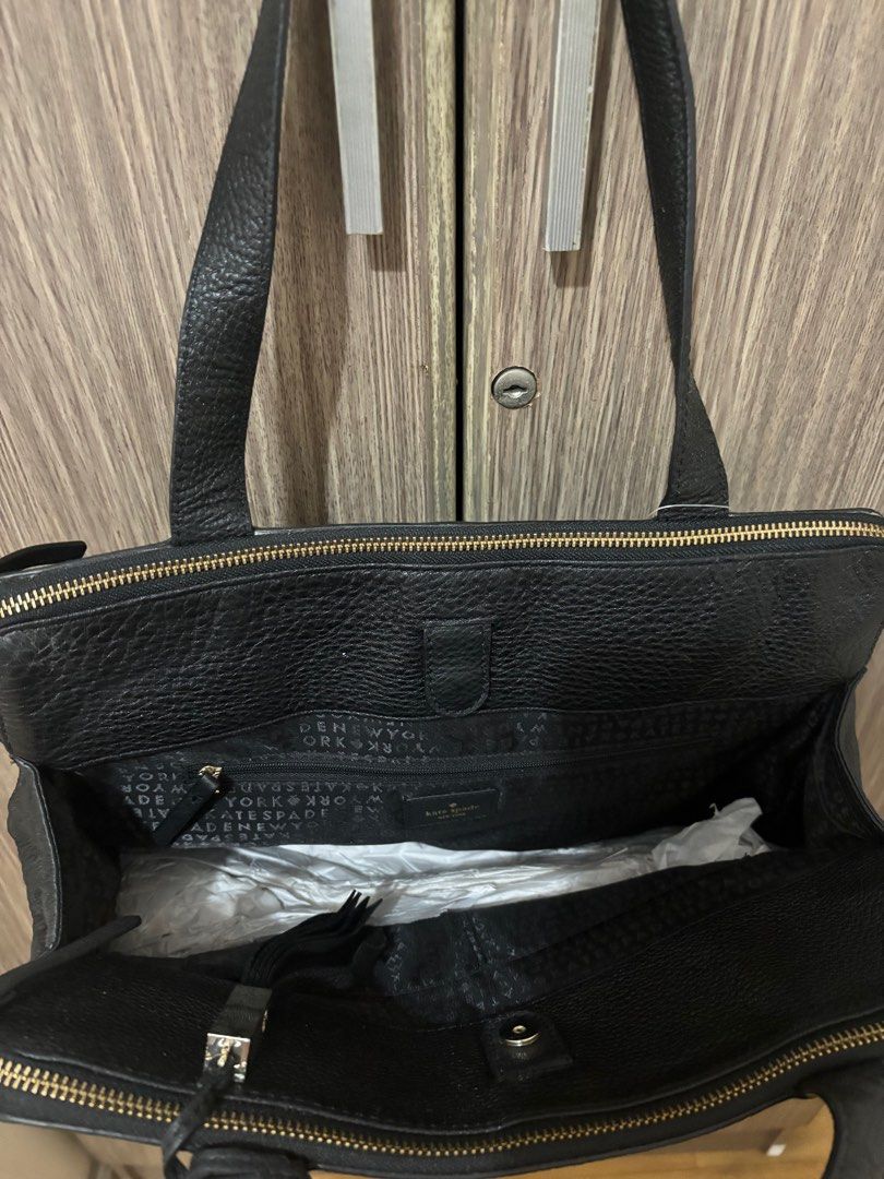 Kate spade brand new black bag (Category: Shoulder Bags) located in Pasig City. Submitted by charis_g (Listing ID 1316158510, Image 3). Description: Kate spade bag brand new never been used just stored in the cabinet..