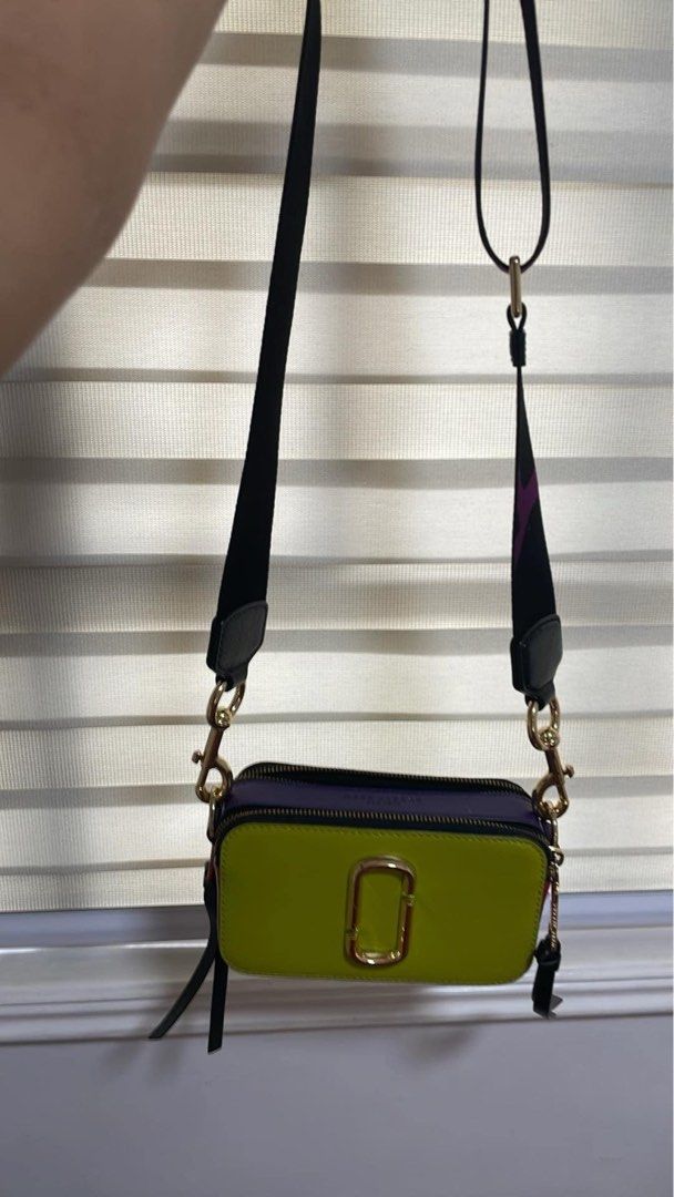 Marc Jacobs The Snapshot bag (Authentic) (Category: Luxury Bags & Wallets) located in Manila. Submitted by nathhatesyou (Listing ID 1316258353, Image 2). Description: Mall bnew price: ₱24.4k guaranteed authentic !! used twice only No issues lowest price already (slightly negotiable).
