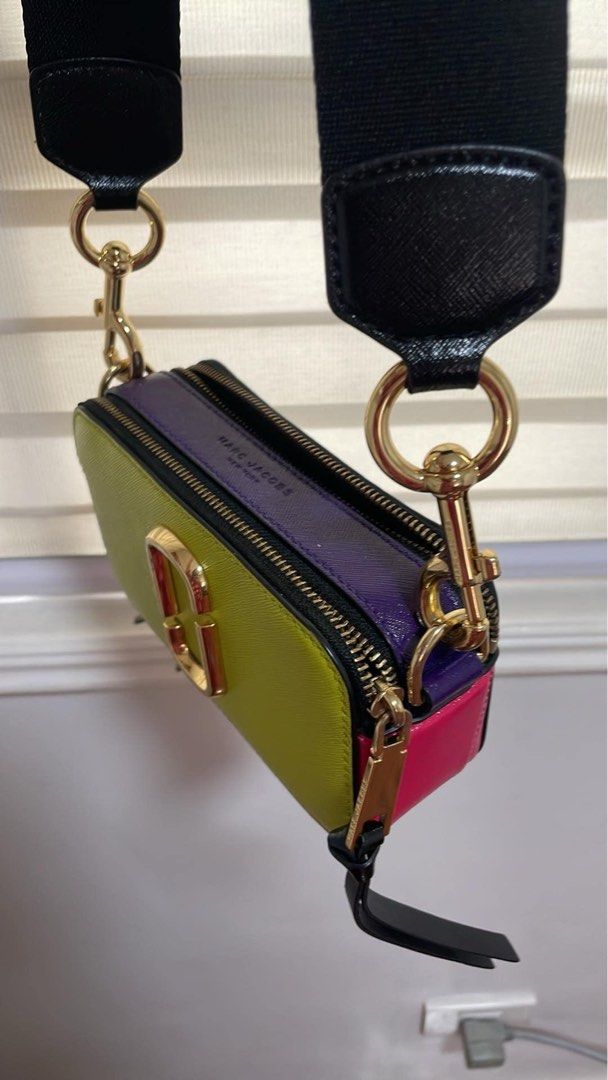 Marc Jacobs The Snapshot bag (Authentic) (Category: Luxury Bags & Wallets) located in Manila. Submitted by nathhatesyou (Listing ID 1316258353, Image 1). Description: Mall bnew price: ₱24.4k guaranteed authentic !! used twice only No issues lowest price already (slightly negotiable).