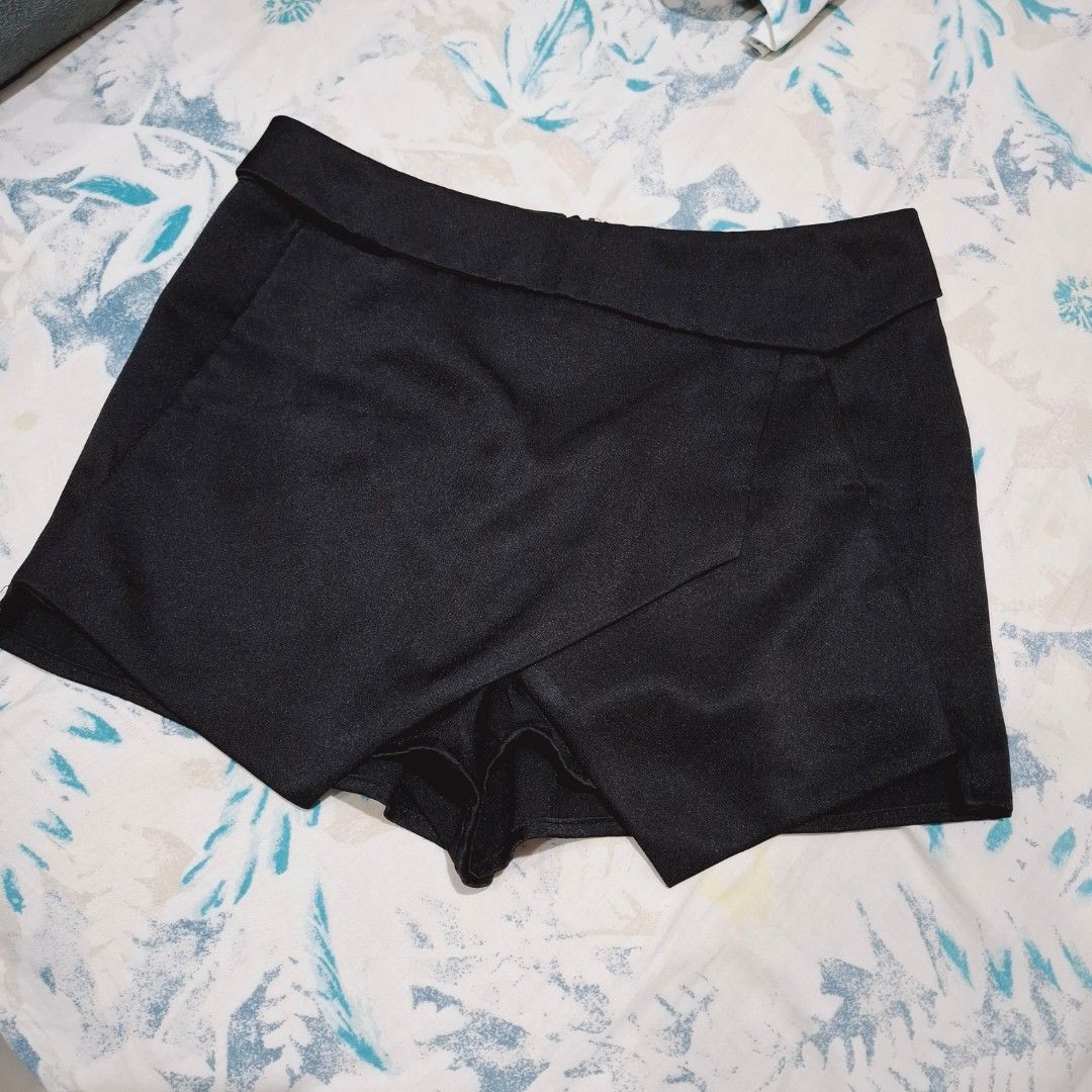 Mineola Skort Hitam Size S