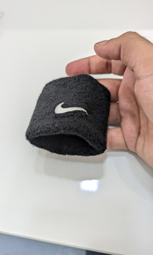 Nike hand band deals