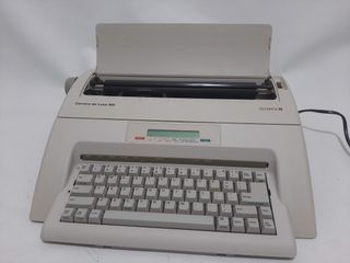 Olympia Carrera de Luxe Typewriter
