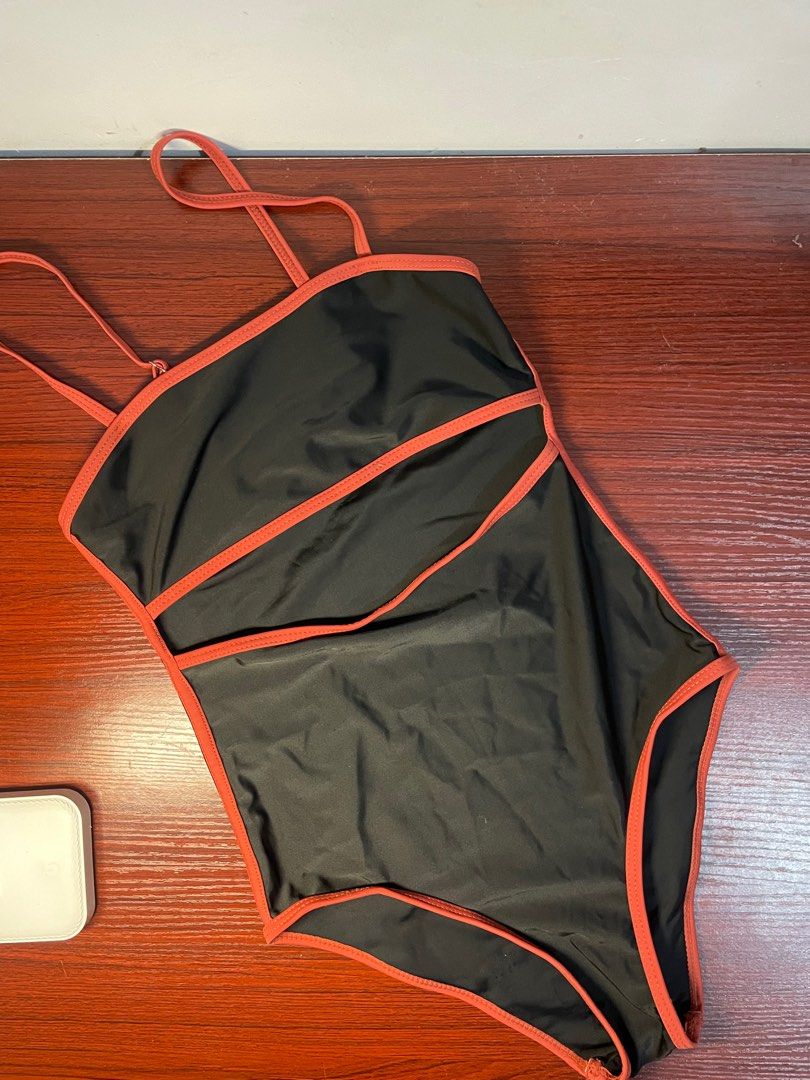 One piece Swimsuit (Category: Bikinis & Swimsuits) located in Naga. Submitted by robin___ (Listing ID 1316138274, Image 1). Description: RFS: Di na ginagamit.