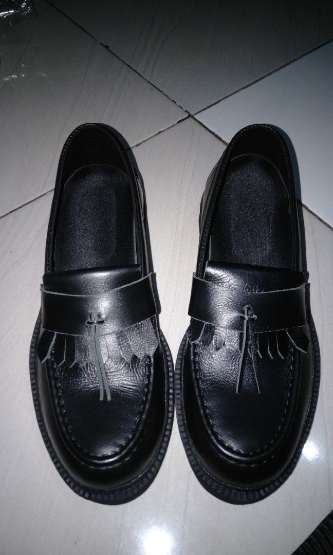 Pantofel docmart hot sale