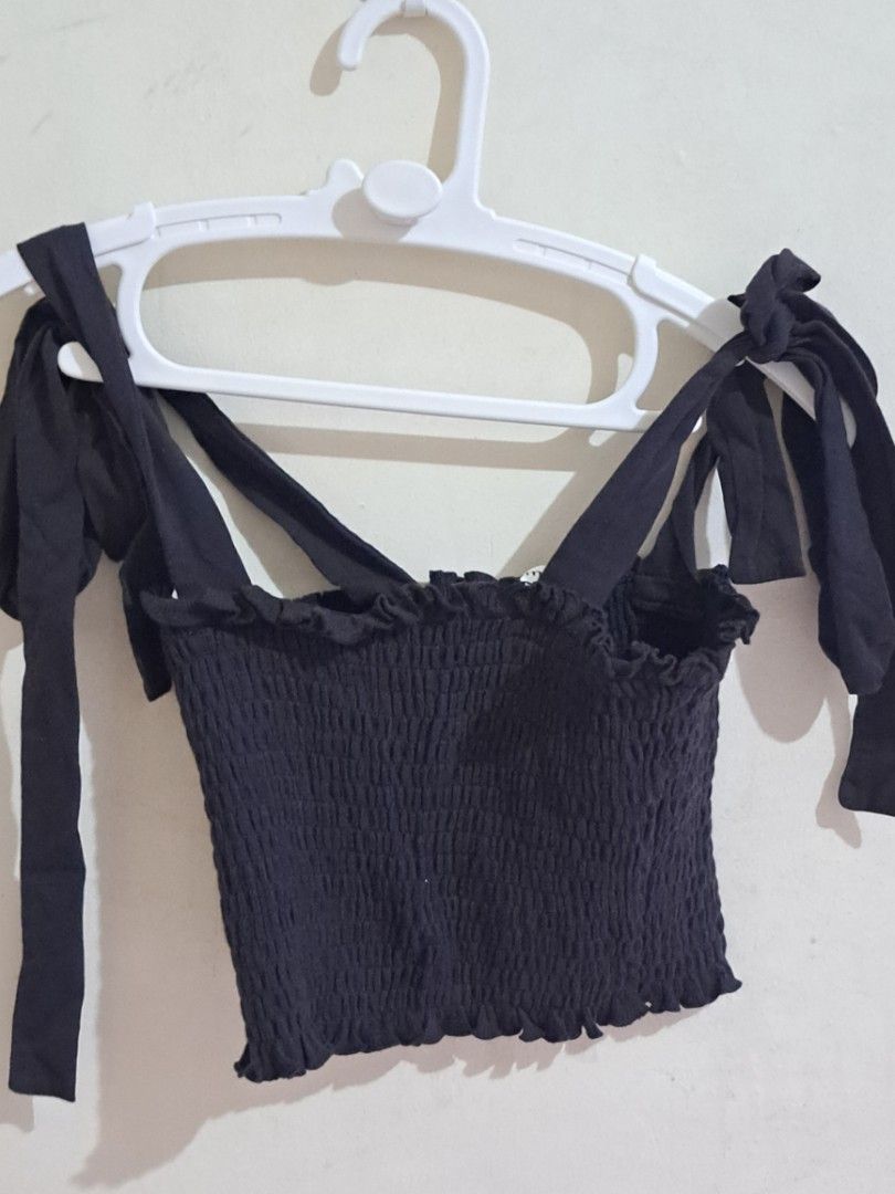 Pomelo black self tie ruched crop top (Category: Blouses) located in Caloocan City. Submitted by karla.decluttering (Listing ID 1316156926, Image 3). Description: Pomelo self tie ruched tube crop top black size xs.