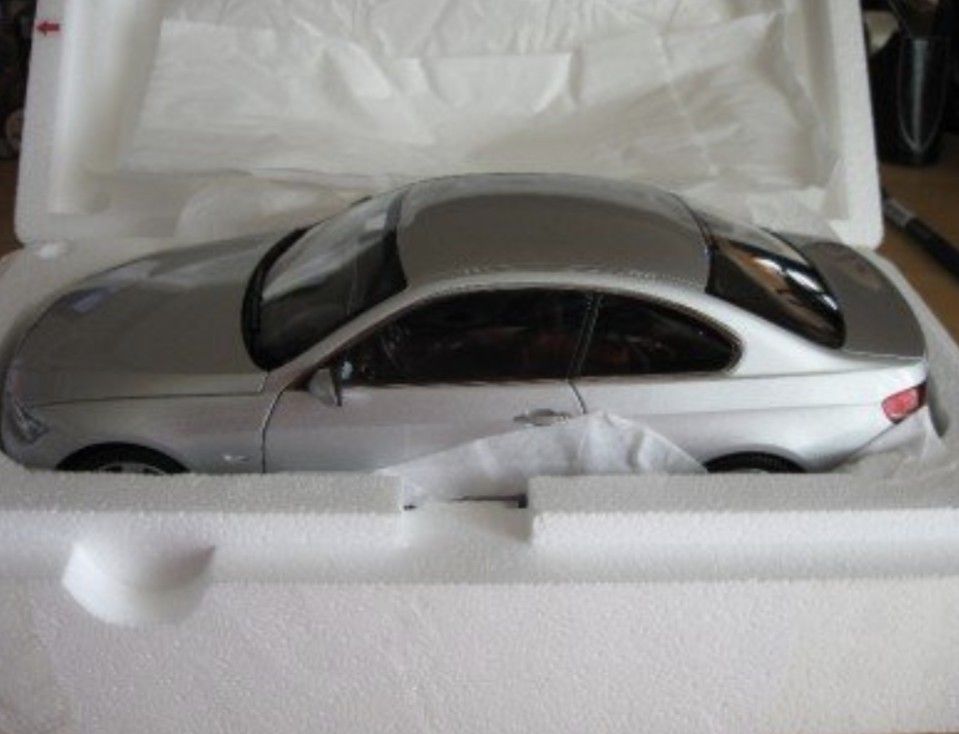 RARE KYOSHO 1:18 BMW 330i (E92) COUPE SILVER SEALED, Hobbies