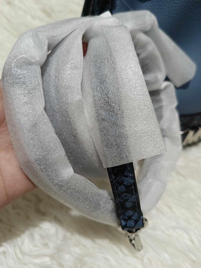REED BUCKET (Category: Luxury Bags & Wallets) located in Manila. Submitted by lovieauthenticmerchandise (Listing ID 1316099977, Image 2). Description: .