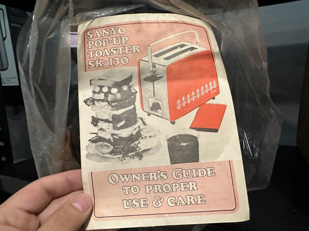 Sanyo Toaster (Category: Other Kitchen Appliances) located in Manila. Submitted by hb1118 (Listing ID 1316215342, Image 1). Description: Barely used toaster.