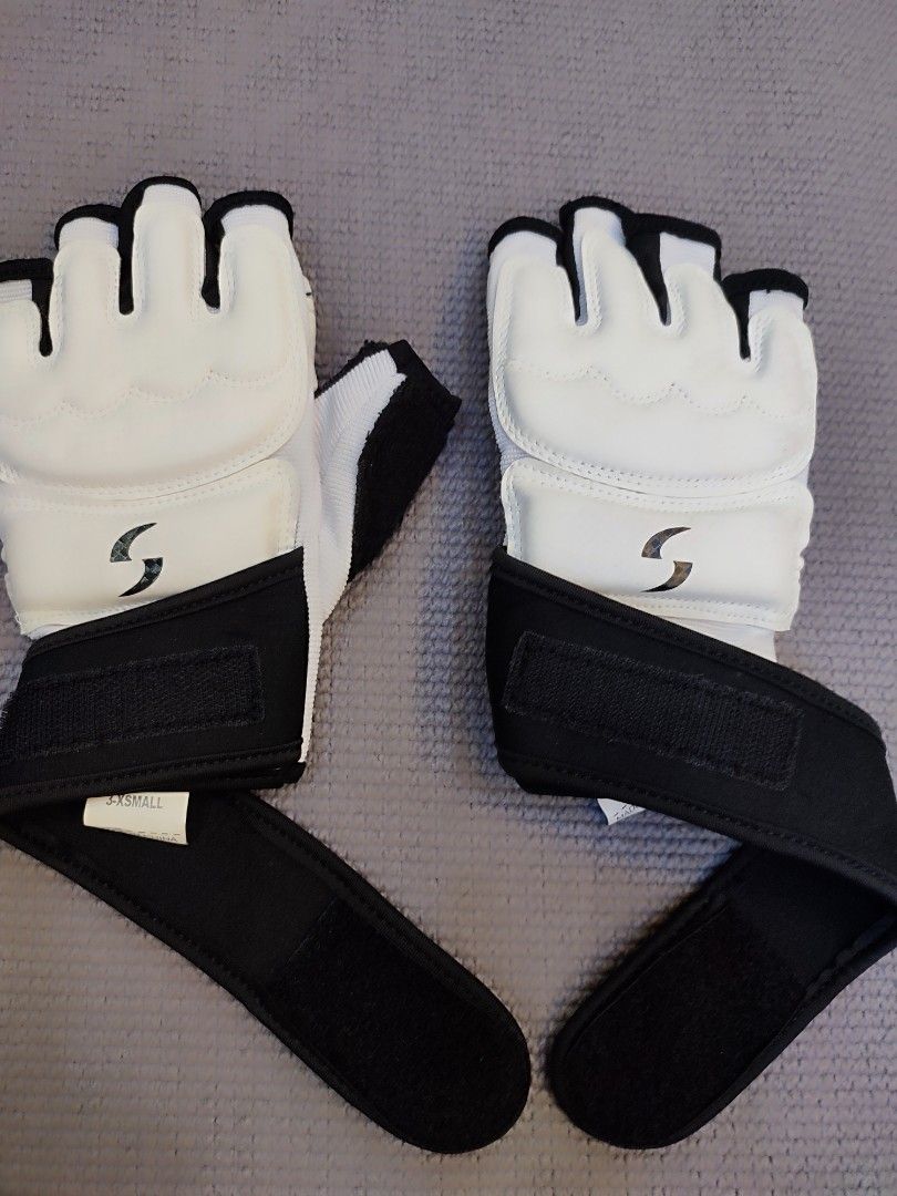 Shift Taekwondo Hand Gloves (Category: Babies & Kids Fashion) located in Quezon City. Submitted by kids_prelov3d (Listing ID 1316165231, Image 2). Description: .