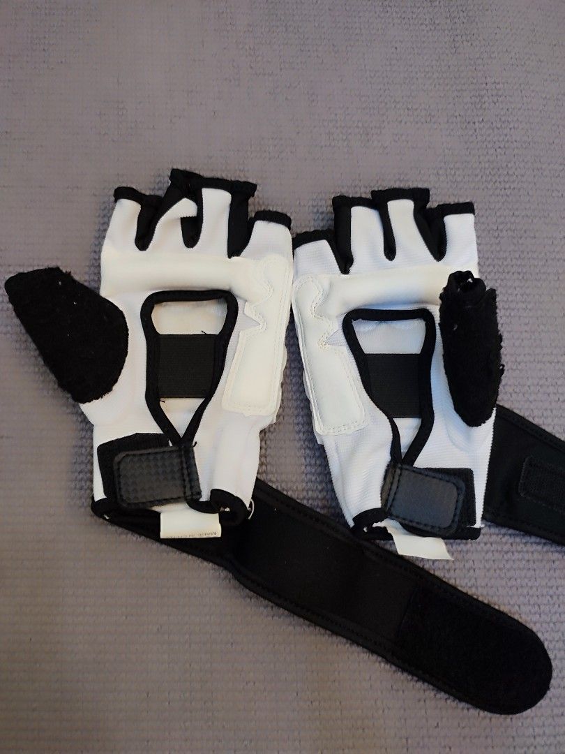 Shift Taekwondo Hand Gloves (Category: Babies & Kids Fashion) located in Quezon City. Submitted by kids_prelov3d (Listing ID 1316165231, Image 3). Description: .