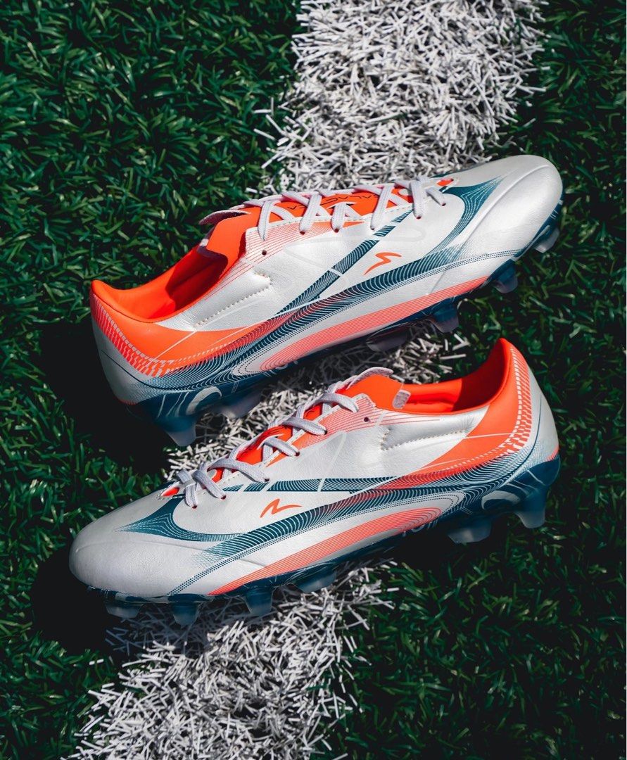 Specs Galatica Morph (Category: Boots) located in Singapore. Submitted by vasiliasball (Listing ID 1316228839, Image 2). Description: Specs Galatica Morph😍🔥 Size UK6-11.5 Available Comfortable,lightweight and beautiful design. Specs Galatica Morph,made for speed⚡️ Available at VasiliasBall NOW! At only $99🔥.