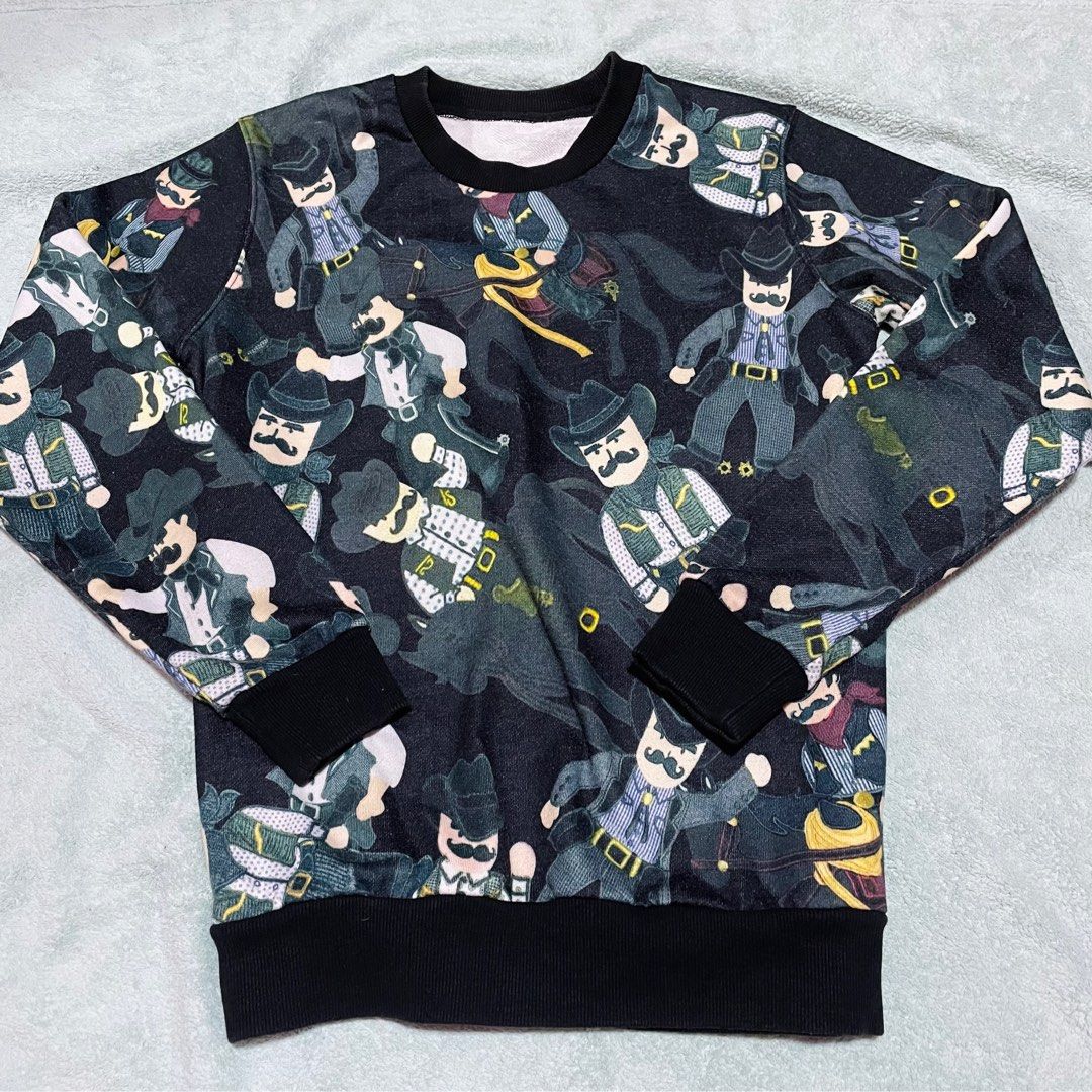 Sweatshirt | Unisex (Category: Coats, Jackets and Outerwear) located in Quezon City. Submitted by aistar (Listing ID 1312633880, Image 1). Description: Small to medium size-.