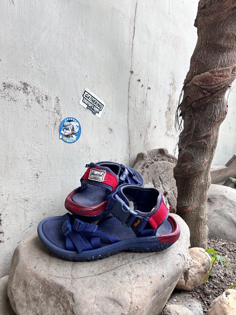Teva x Herschel Sandals Fesyen Pria Sepatu Sneakers di Carousell