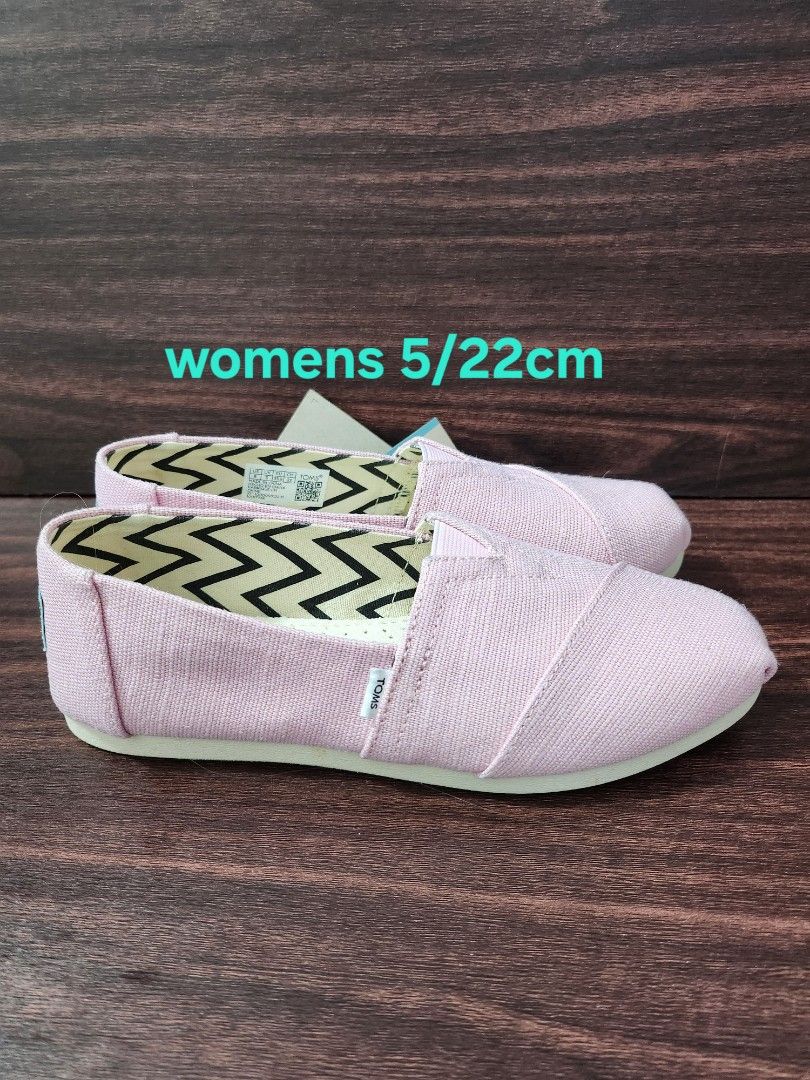 Toms womens size 5 Women s Fashion Footwear Sneakers on Carousell