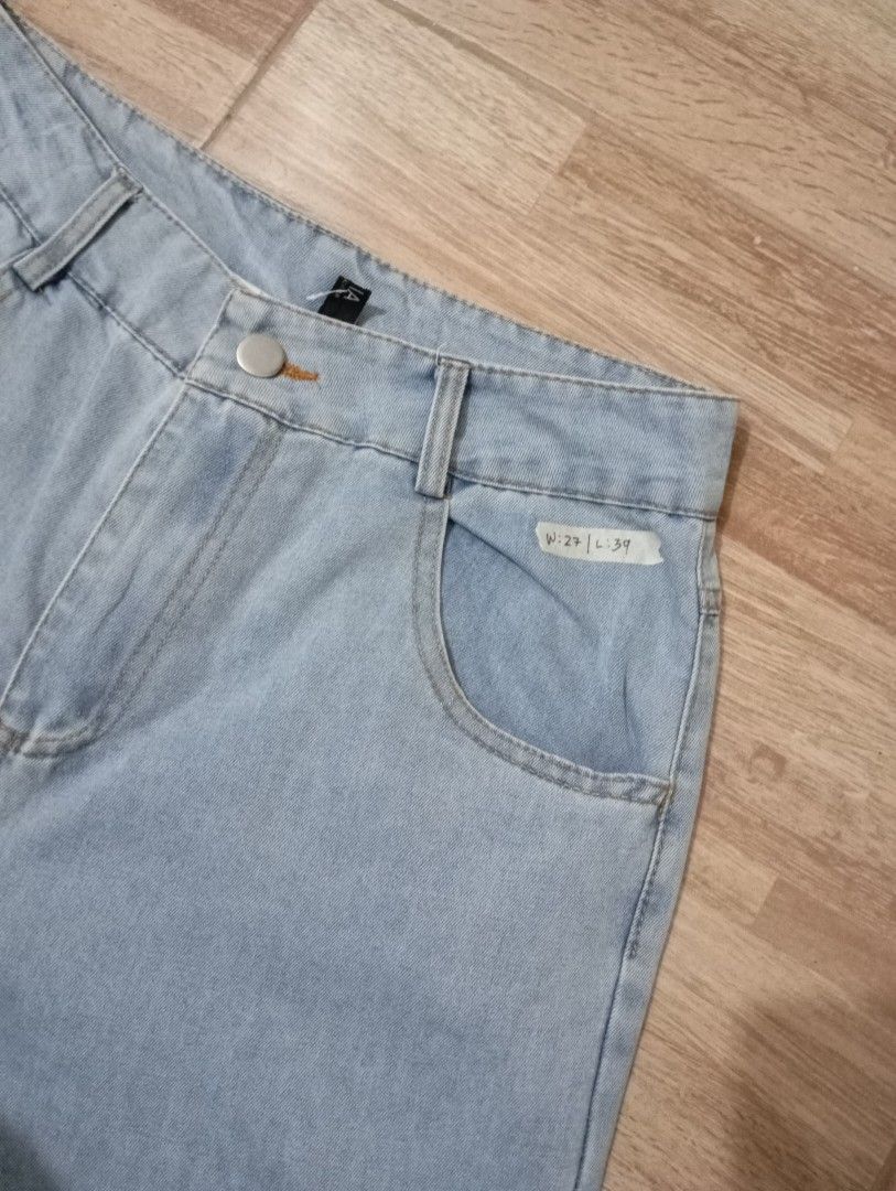 WIDELEG HIGHWAIST DENIM PANTS (Category: Jeans) located in Mandaluyong City. Submitted by alphafinds (Listing ID 1316148413, Image 3). Description: PRELOVED | 2ND HAND WAIST: 27 LENGTH: 39 RFS: Hindi na po kasya 😁 Location: Mandaluyong City Shipment: Lalamove/JNT c/o buyer.