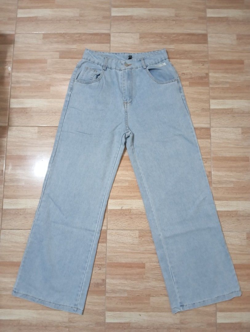 WIDELEG HIGHWAIST DENIM PANTS (Category: Jeans) located in Mandaluyong City. Submitted by alphafinds (Listing ID 1316148413, Image 2). Description: PRELOVED | 2ND HAND WAIST: 27 LENGTH: 39 RFS: Hindi na po kasya 😁 Location: Mandaluyong City Shipment: Lalamove/JNT c/o buyer.