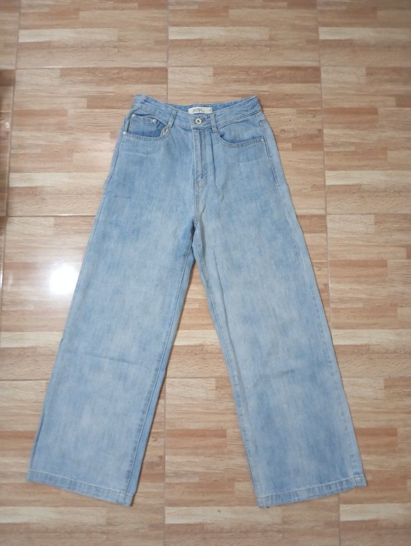 WIDELEG HIGHWAIST DENIM PANTS (Category: Jeans) located in Mandaluyong City. Submitted by alphafinds (Listing ID 1316152064, Image 2). Description: PRELOVED | 2ND HAND Ganda ng bagsak nito. lakas maka tita WAIST: 27 LENGTH: 39 RFS: Hindi na po kasya 😁 Location: Mandaluyong City Shipment: Lalamove/JNT c/o buyer.