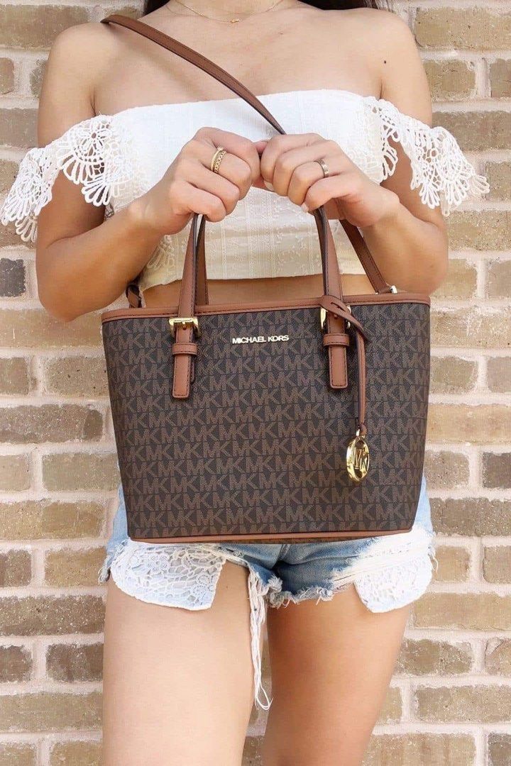 XS CARRY ALL TOTE (Category: Luxury Bags & Wallets) located in Manila. Submitted by lovieauthenticmerchandise (Listing ID 1316099816, Image 1). Description: .