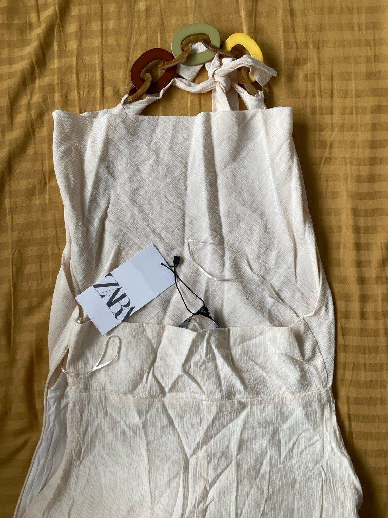 Zara Halter Midi Dress (Category: Dresses) located in Pasig City. Submitted by nerissa71480 (Listing ID 1316111642, Image 3). Description: Bought in Uk for gbp 49 (php 3500) Chic with wooden accessories. Linen material midi dress with slit and backless details. Shipping fee c/o Buyer.