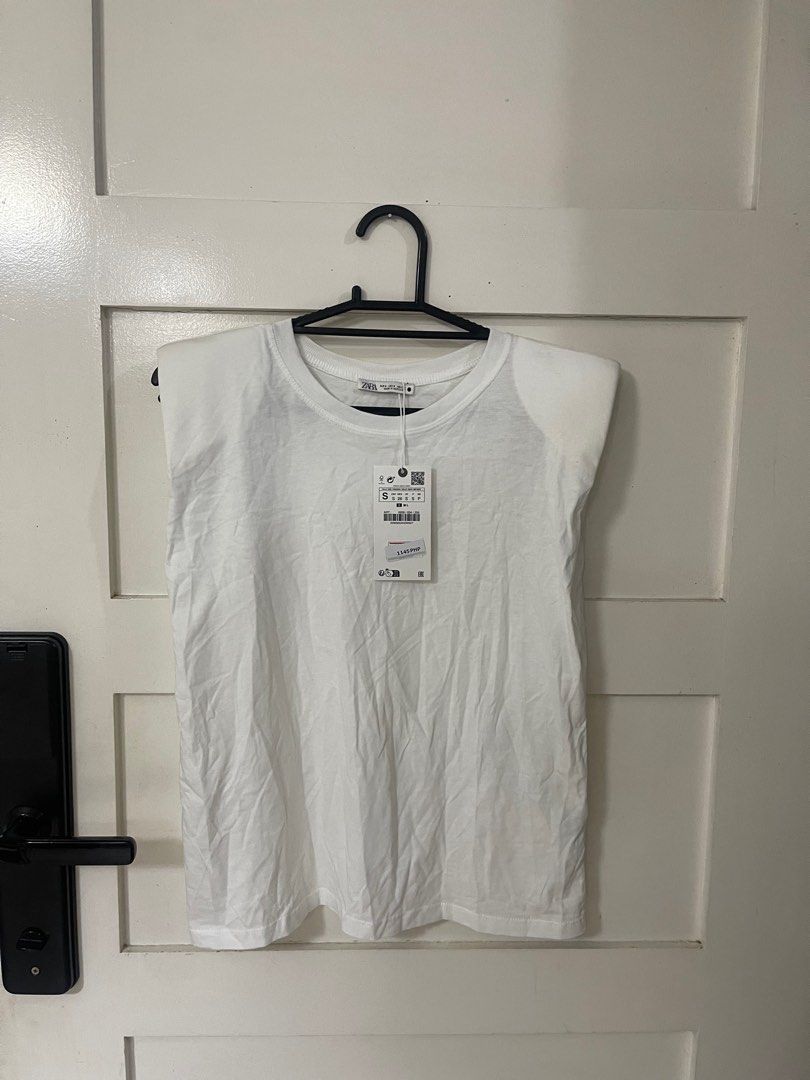 ZARA white shirt (Category: Shirts) located in Mandaluyong City. Submitted by maxfilter (Listing ID 1316229226, Image 1). Description: .