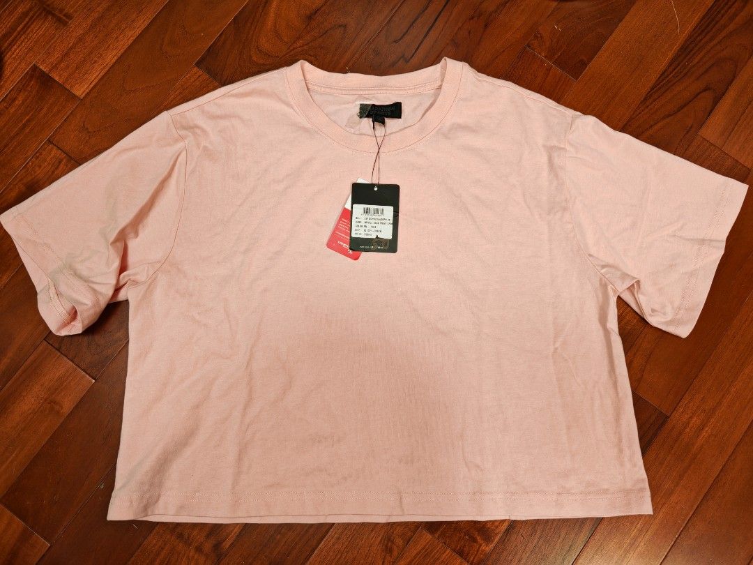 Tee （分類：T-shirt）位於 Hong Kong。 由 wmedm 提交（商品編號 1316401154，圖片 4）。簡介： 還有其它特價款式，歡迎進內選購🙏🙏。