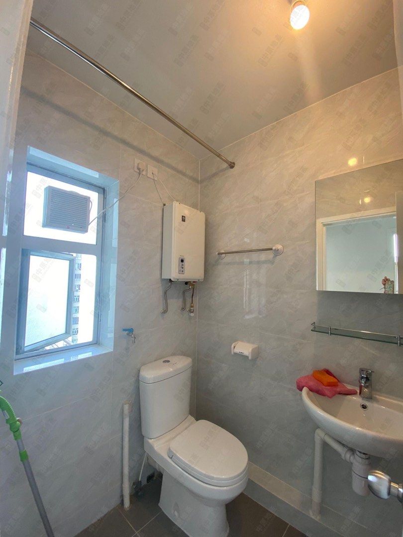 屯門近鐵路兩房 大劈價 （分類：屋苑）位於 Hong Kong。 由 house.sellrent 提交（商品編號 1316374667，圖片 3）。簡介： 本人專營屯門二手及全港新樓提供專業服務 協助客人物色最適合物業 1️⃣專車睇樓 2️⃣律師樓服務 3️⃣屋苑成交 4️⃣壓力測試 5️⃣銀行估價/按揭 有意了解或查詢可致電或Wts。