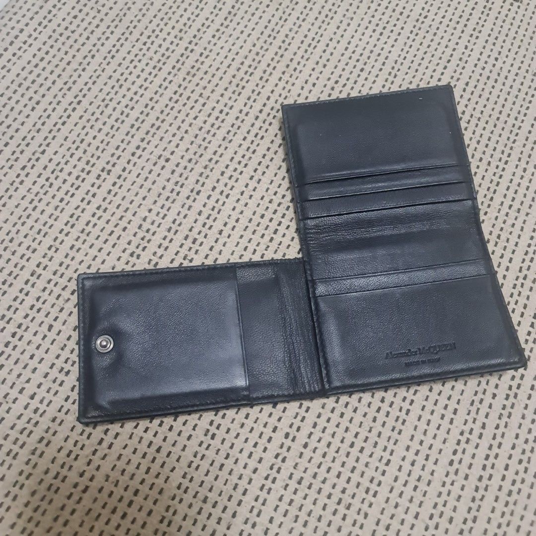 Alexander McQueen Black/White Leather Graffiti Bifold Wallet (Category: Luxury Bags & Wallets) located in Quezon City. Submitted by studdeddon (Listing ID 1316353140, Image 3). Description: .