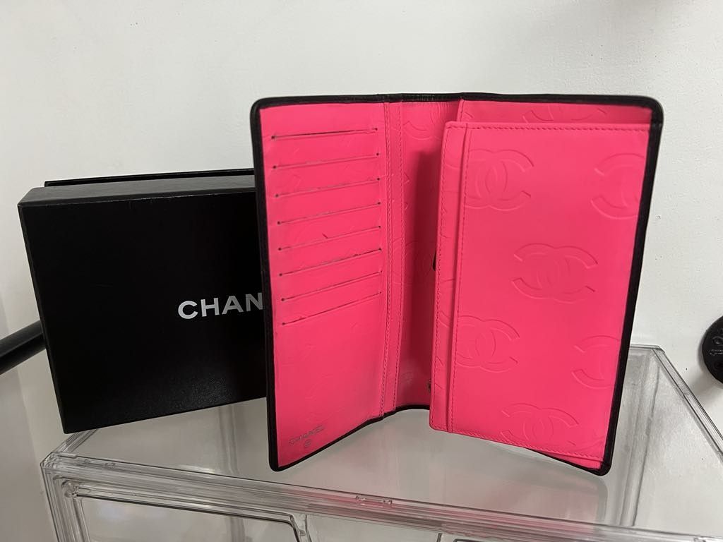Authentic Chanel Cambon Bifold wallet (Category: Luxury Bags & Wallets) located in Las Pinas. Submitted by missyyyxx (Listing ID 1316305633, Image 3). Description: authentic 💯 vintage condition: 8.5/10 holo intact with box and authenticity card clean interior, intact exterior leather.